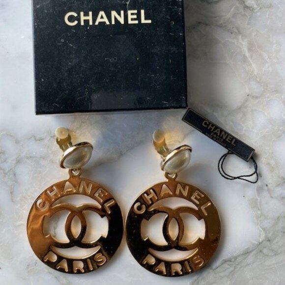 CHANEL Vintage CC disk Earrings -clip on - Picture 5 of 7